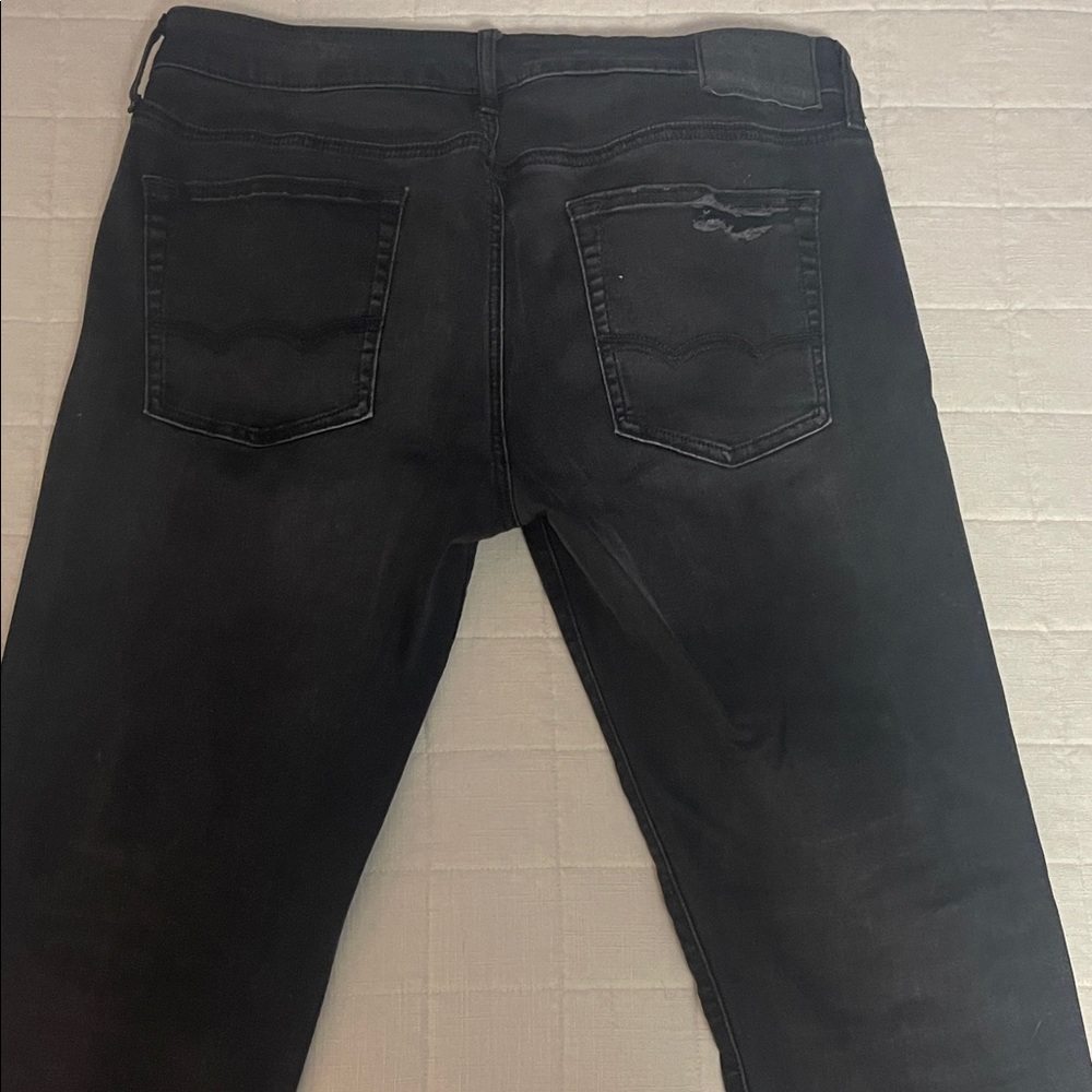 American Eagle Outfitters Men's Relaxed Black Jeans - Picture 4 of 5